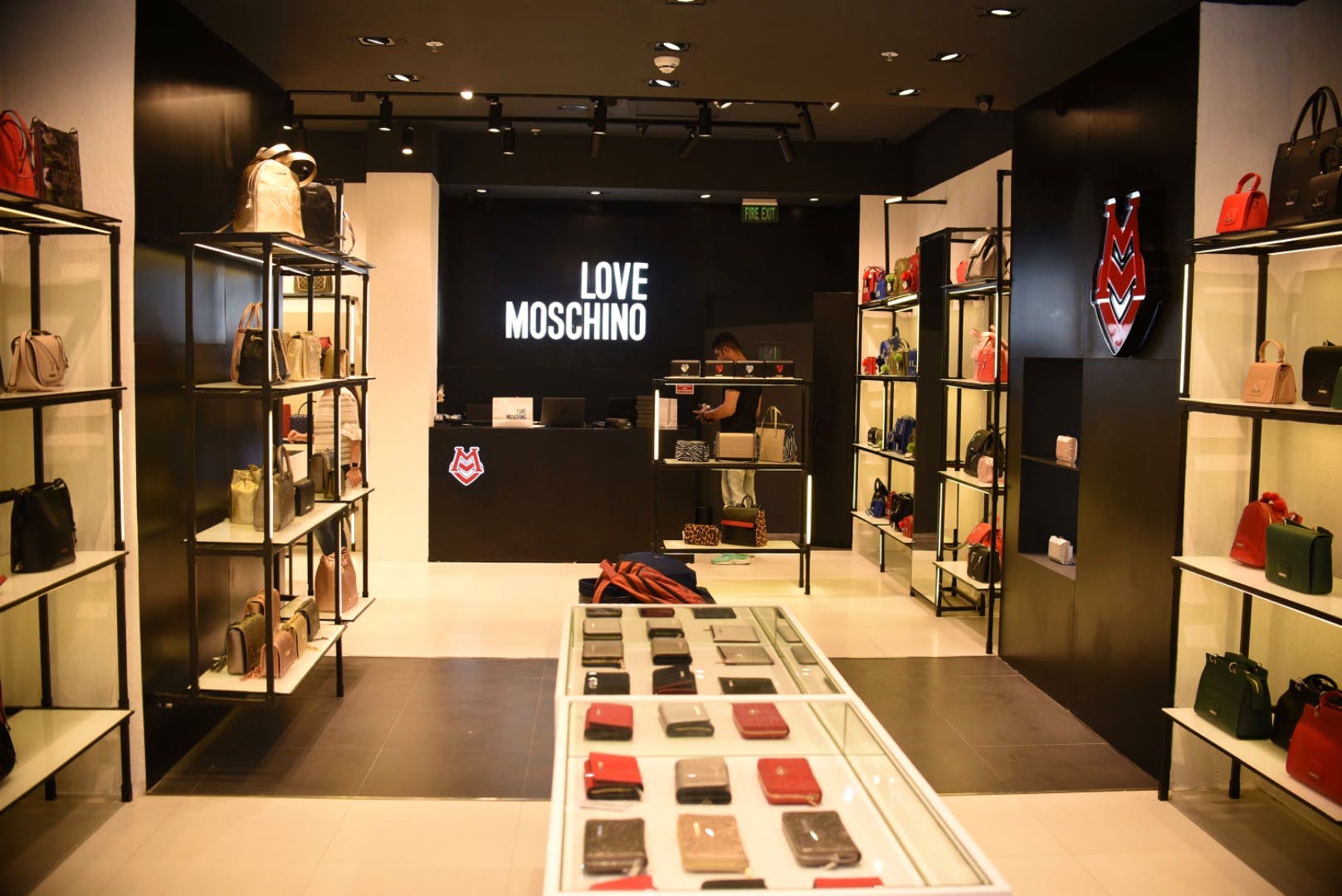 Shop Fittings and Store Fixtures: A Guide to Optimize Your Retail Space - Fixturic